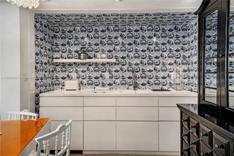 $410,000 | 1100 West Avenue, Unit 514, Miami Beach, FL 33139