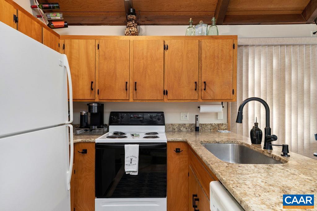 15 Shagbark Lane Roseland, VA 22967 - Photo 13 of 41 a kitchen with stainless steel appliances granite countertop a sink a stove and a refrigerator