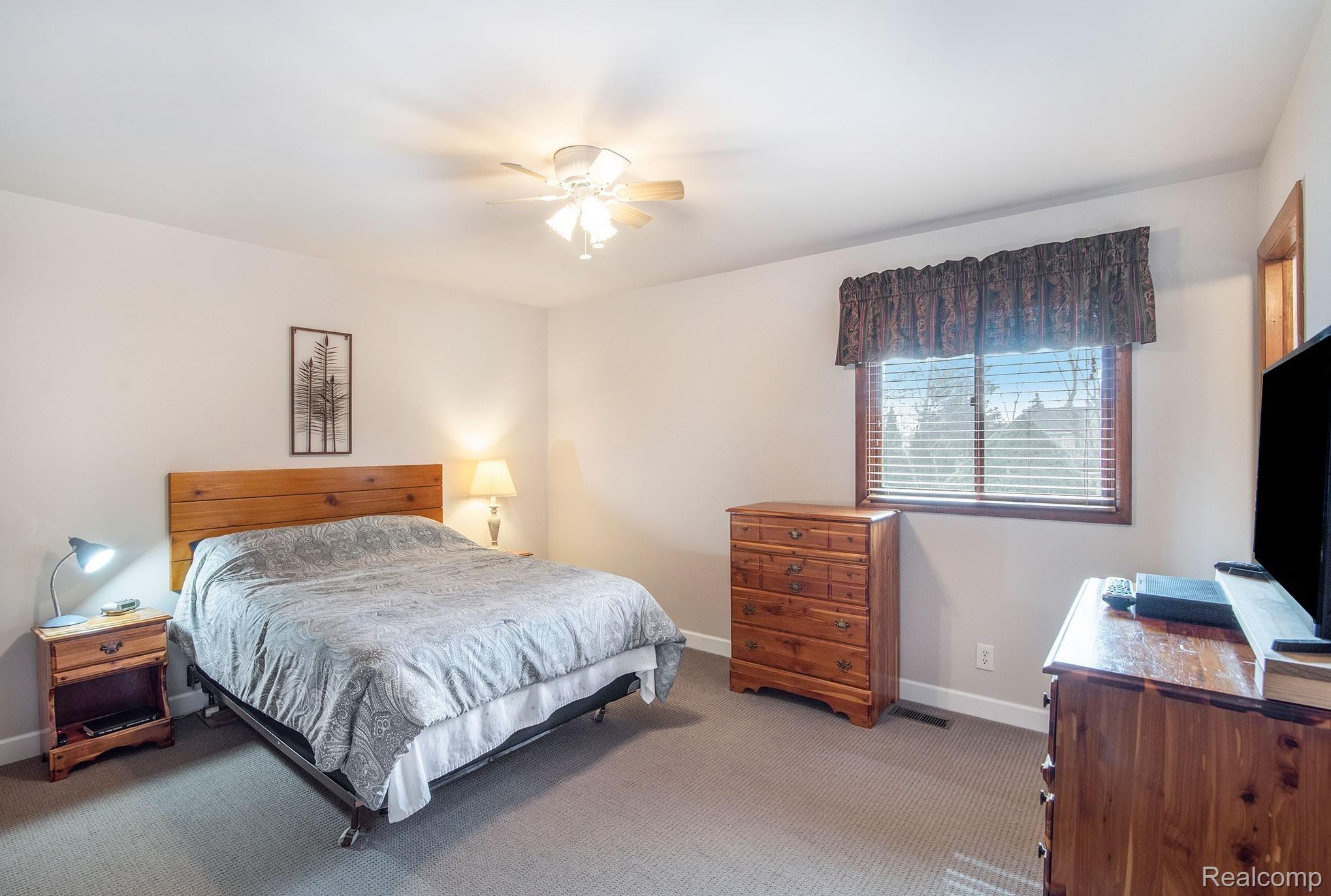 1411 North Long Lake Road Fenton, MI 48430 - Photo 11 of 44 DSC_6377.jpg