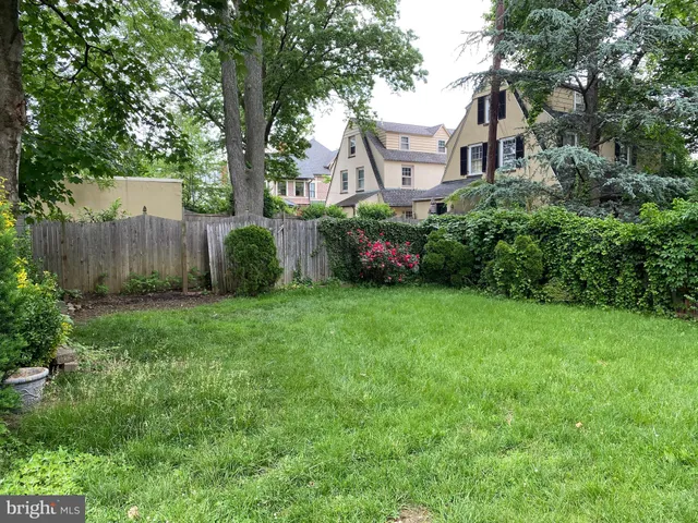 a view of a garden in front of a house