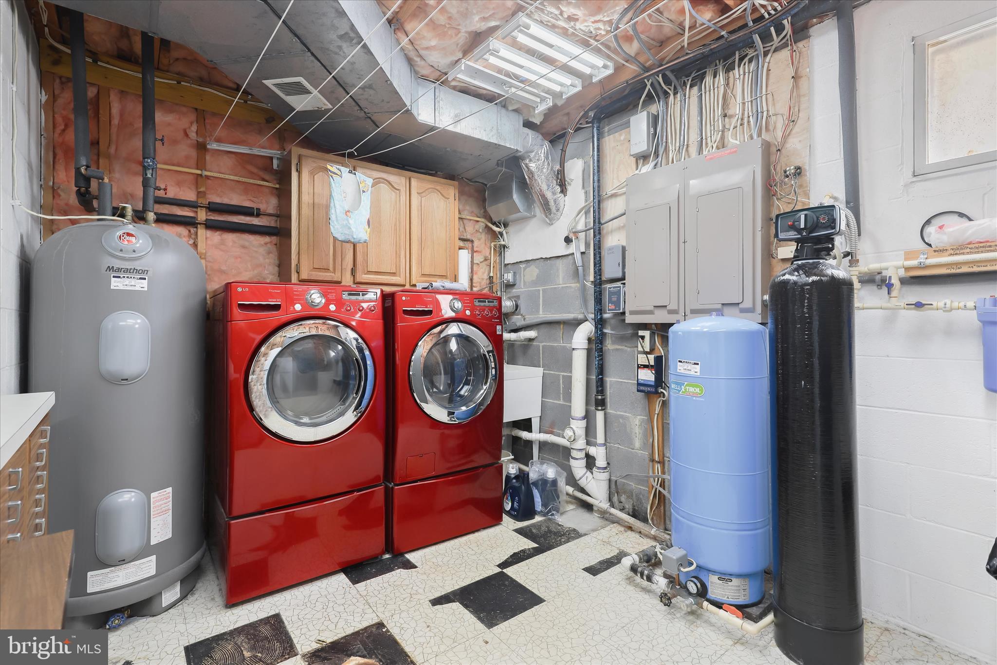 13612 Jacobs Road Mount Airy, MD 21771 - Photo 47 of 90 a utility room with dryer and washer
