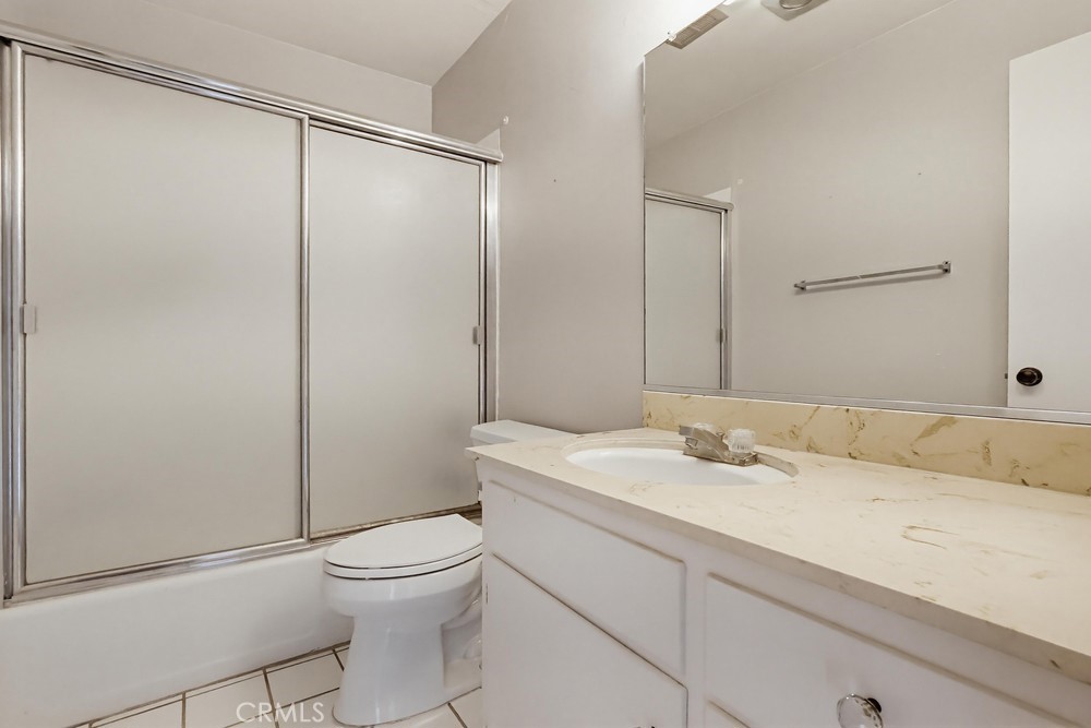1187 East 3rd Street, Unit 210 Long Beach, CA 90802 - Photo 8 of 10 Full bath