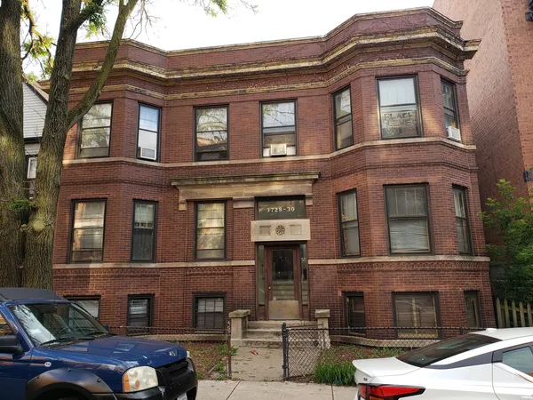 $3,100 | 3728 North Wilton Avenue, Unit 2, Chicago, IL 60613