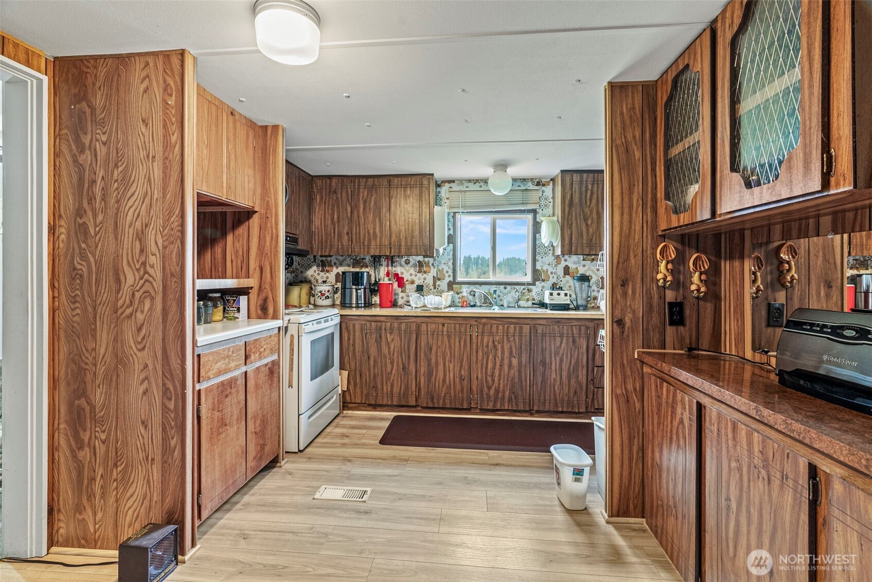 301 Henriot Road Toledo, WA 98591 - Photo 19 of 31 a kitchen with stainless steel appliances granite countertop a refrigerator and a stove