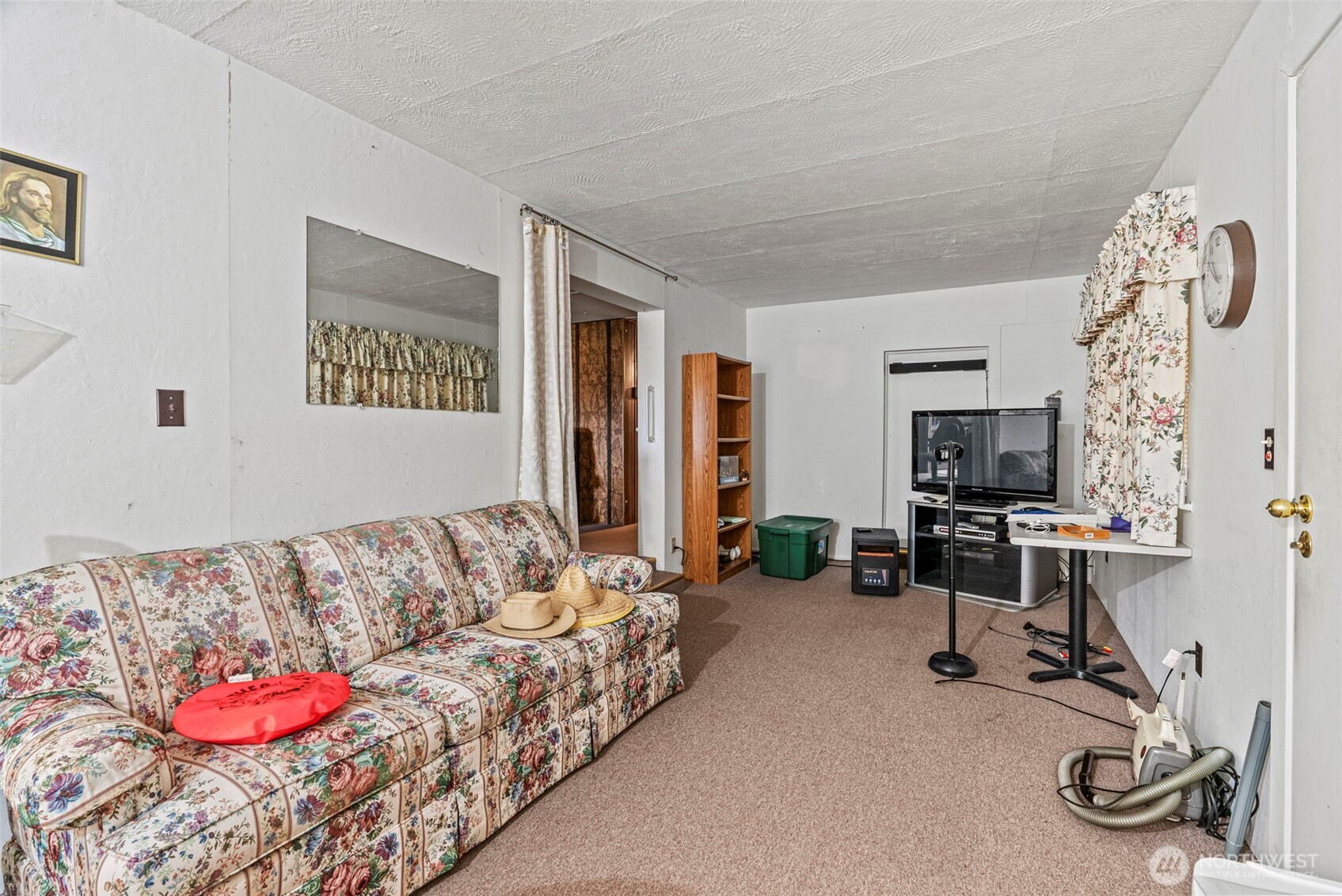 301 Henriot Road Toledo, WA 98591 - Photo 23 of 31 a living room with furniture kitchen and a window