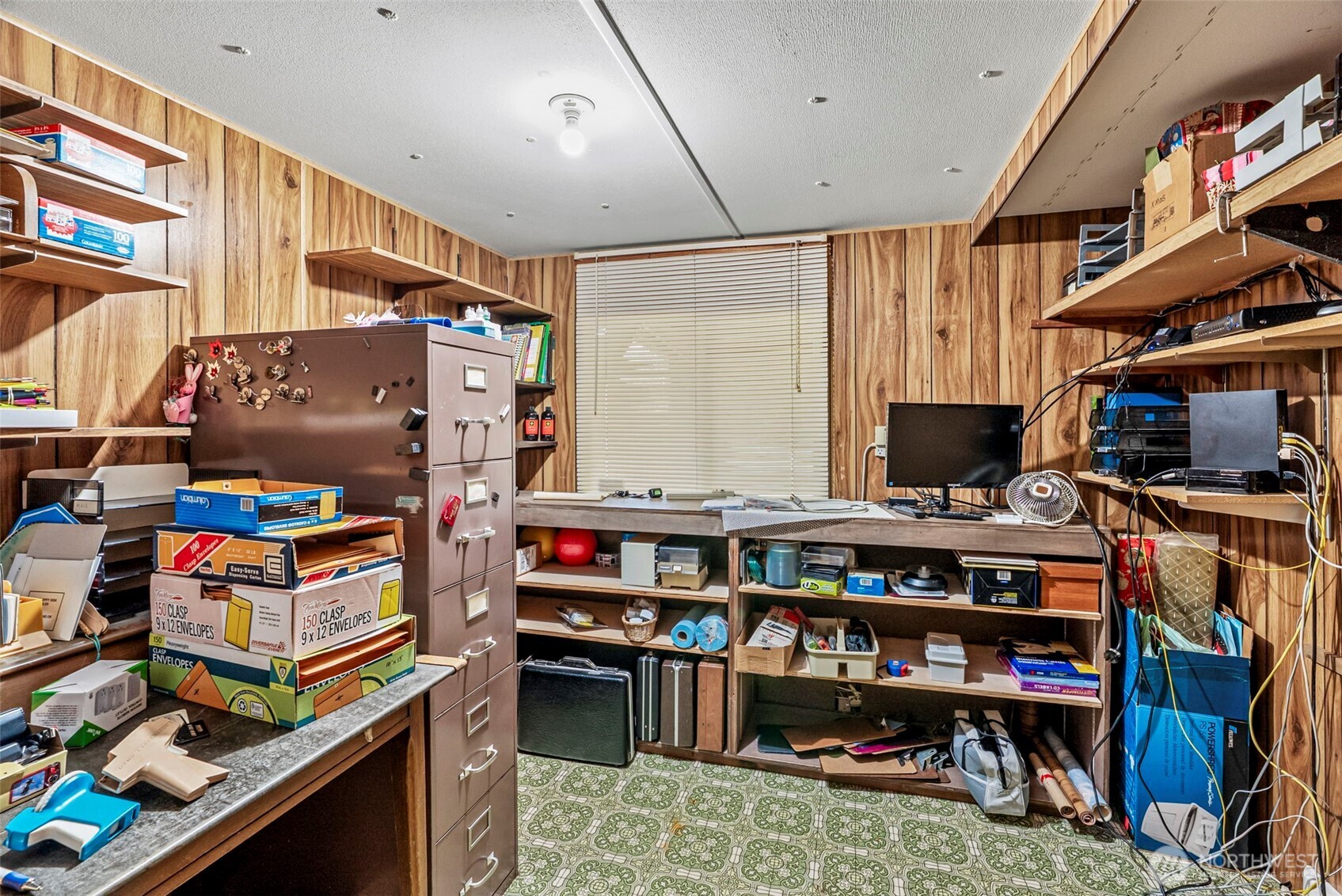 301 Henriot Road Toledo, WA 98591 - Photo 25 of 31 a room with furniture and a book shelf