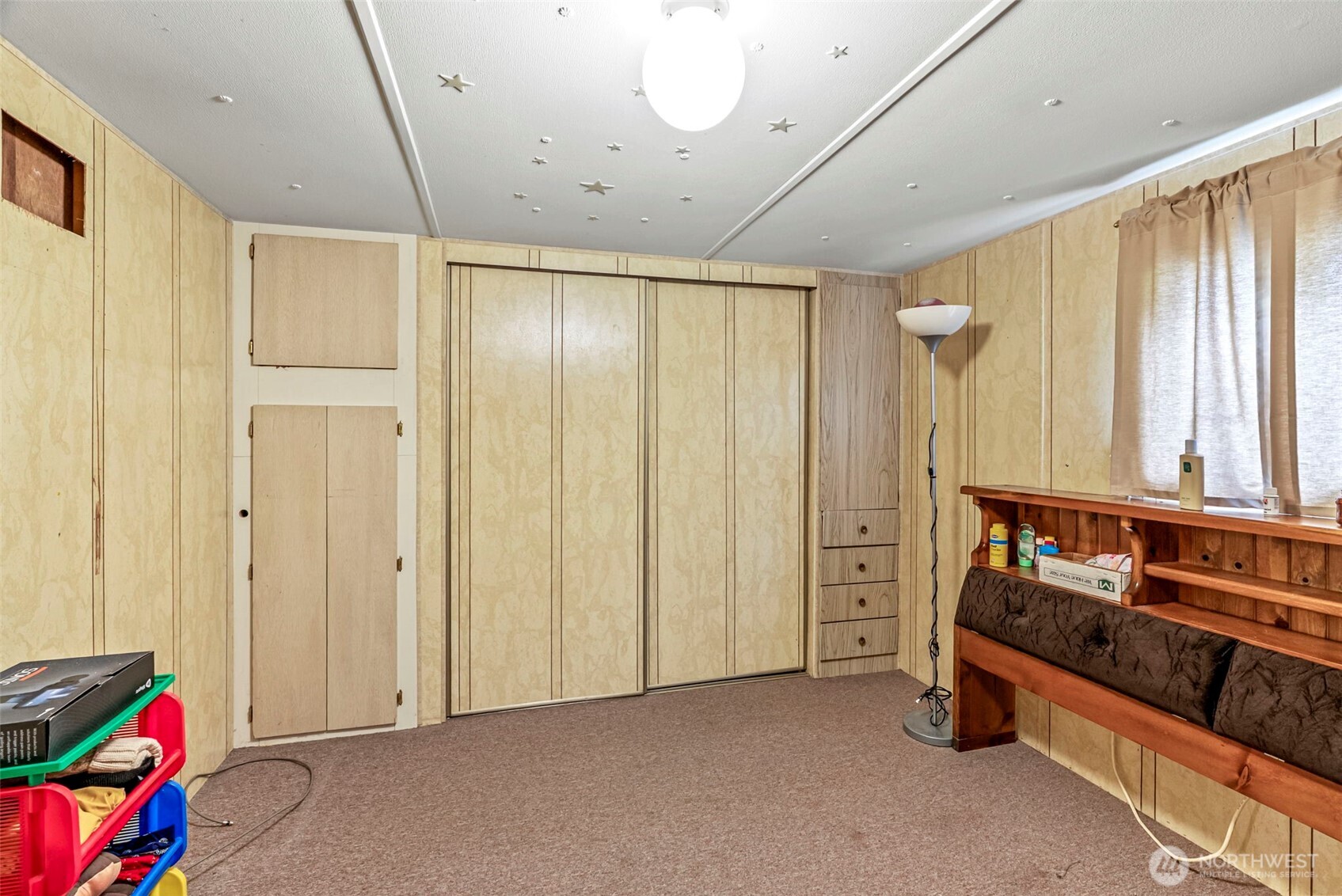 301 Henriot Road Toledo, WA 98591 - Photo 27 of 31 a bedroom with furniture and a window