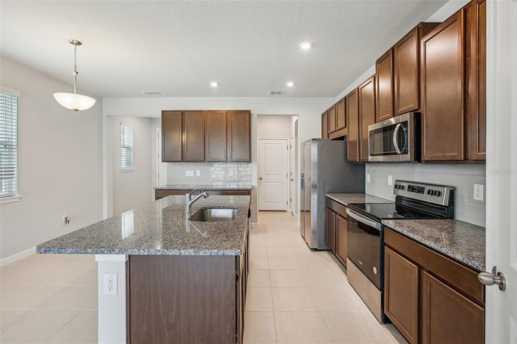 4304 Cloud Hopper Way Lutz, FL 33559 - Photo 13 of 35