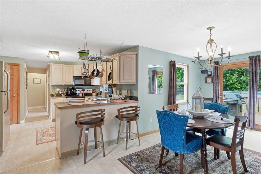618 Morgan Road West Springfield, MA 01089 - Photo 12 of 38