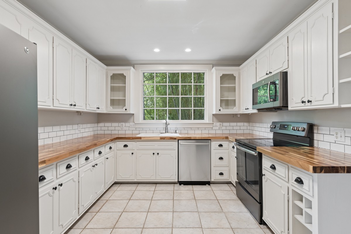 1300 Riverside Road Old Hickory, TN 37138 - Photo 11 of 40 a kitchen with stainless steel appliances granite countertop a sink and cabinets