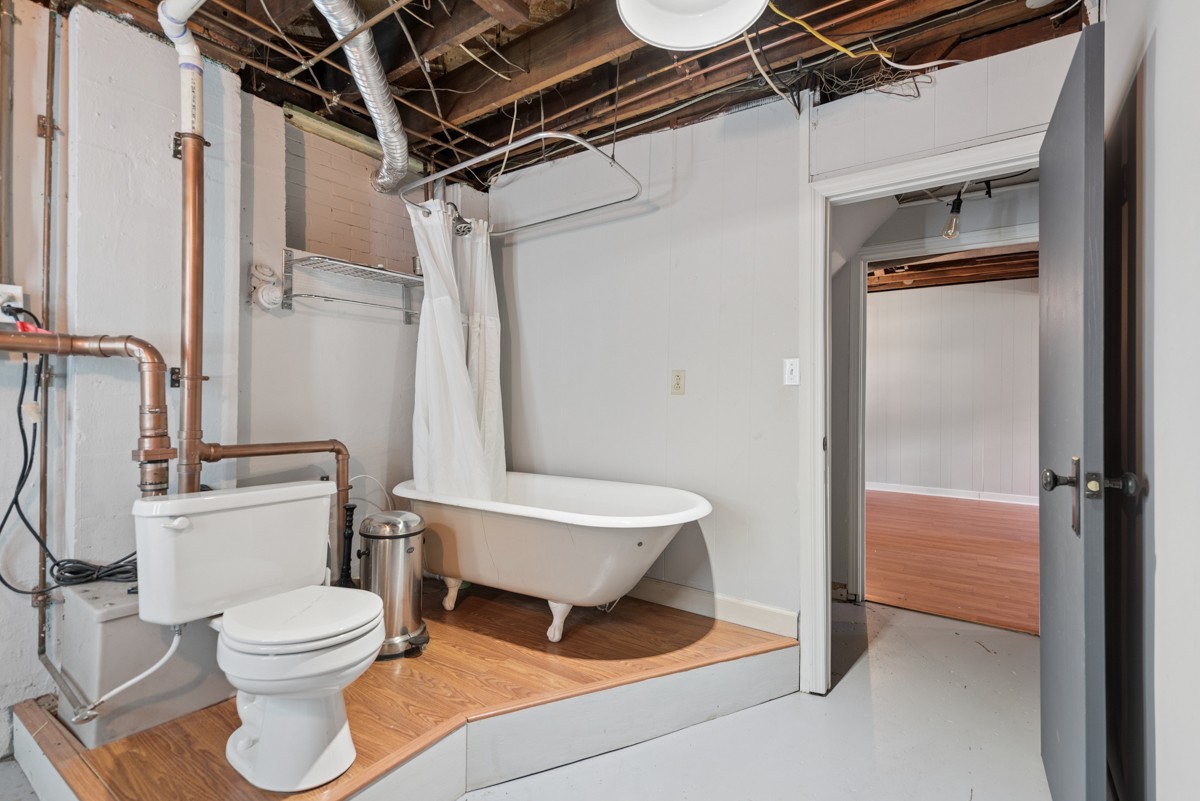 1300 Riverside Road Old Hickory, TN 37138 - Photo 27 of 40 a bathroom with a toilet a sink and a mirror