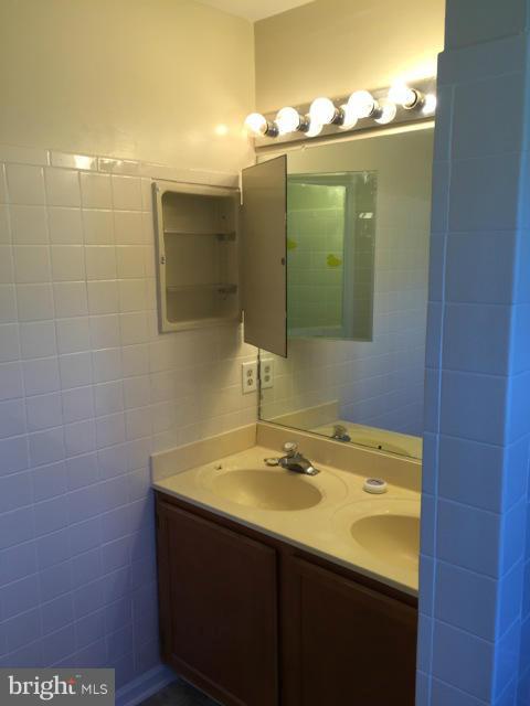 9206 Ridgefield Circle Frederick, MD 21701 - Photo 12 of 30 Bath (Master)