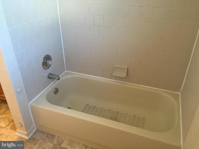9206 Ridgefield Circle Frederick, MD 21701 - Photo 13 of 30 Bath (Master)