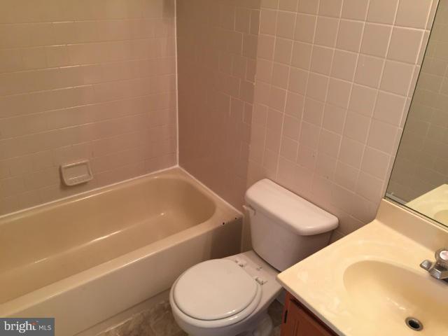 9206 Ridgefield Circle Frederick, MD 21701 - Photo 16 of 30 Bath (Master)