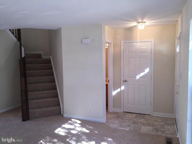 9206 Ridgefield Circle Frederick, MD 21701 - Photo 3 of 30 Living Room