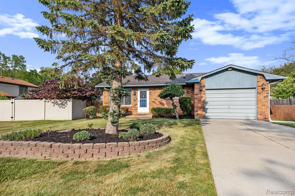 3835 Alida Avenue Rochester Hills, MI 48309 - Photo 2 of 26