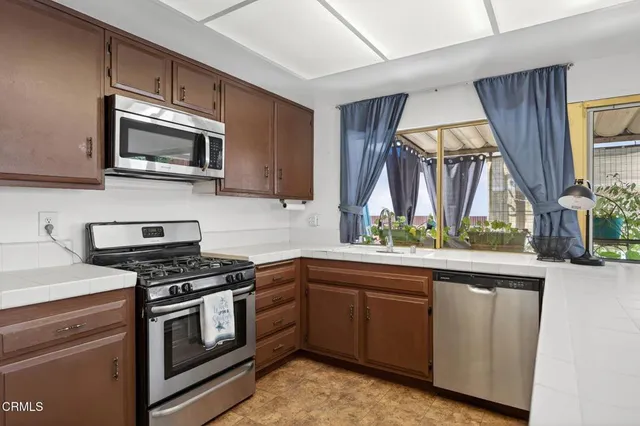 $719,900 | 2559 Cochran Street, Simi Valley, CA 93065