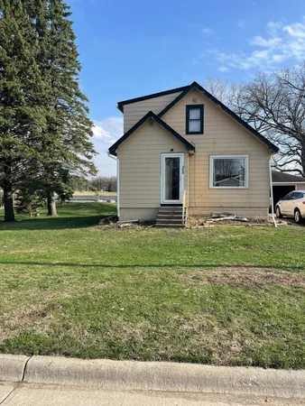 $92,500 | 1804 10th Place Northeast, Austin, MN 55912