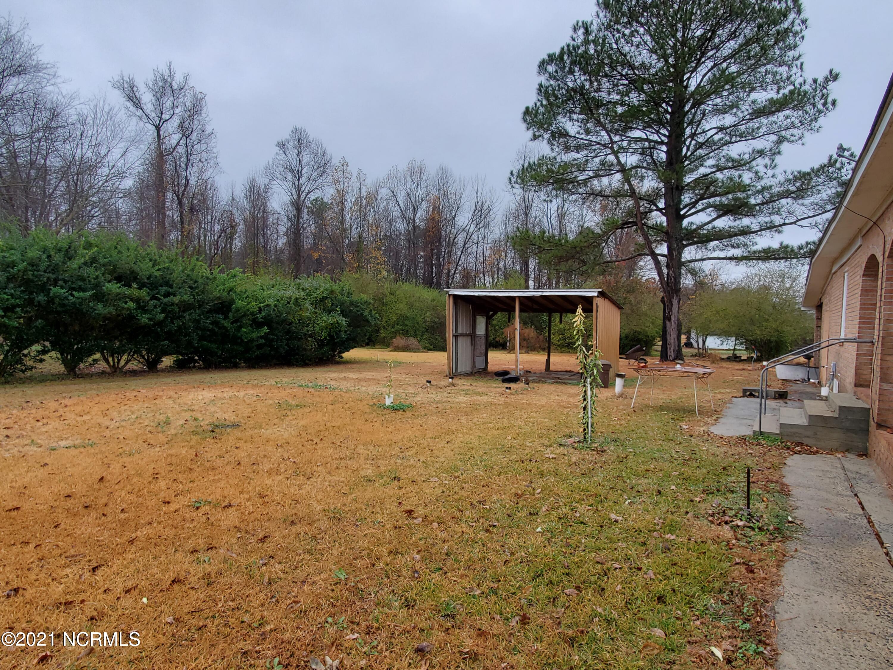 3734 Ernest Loftin Road Ayden, NC 28513 - Photo 22 of 25 Side yard