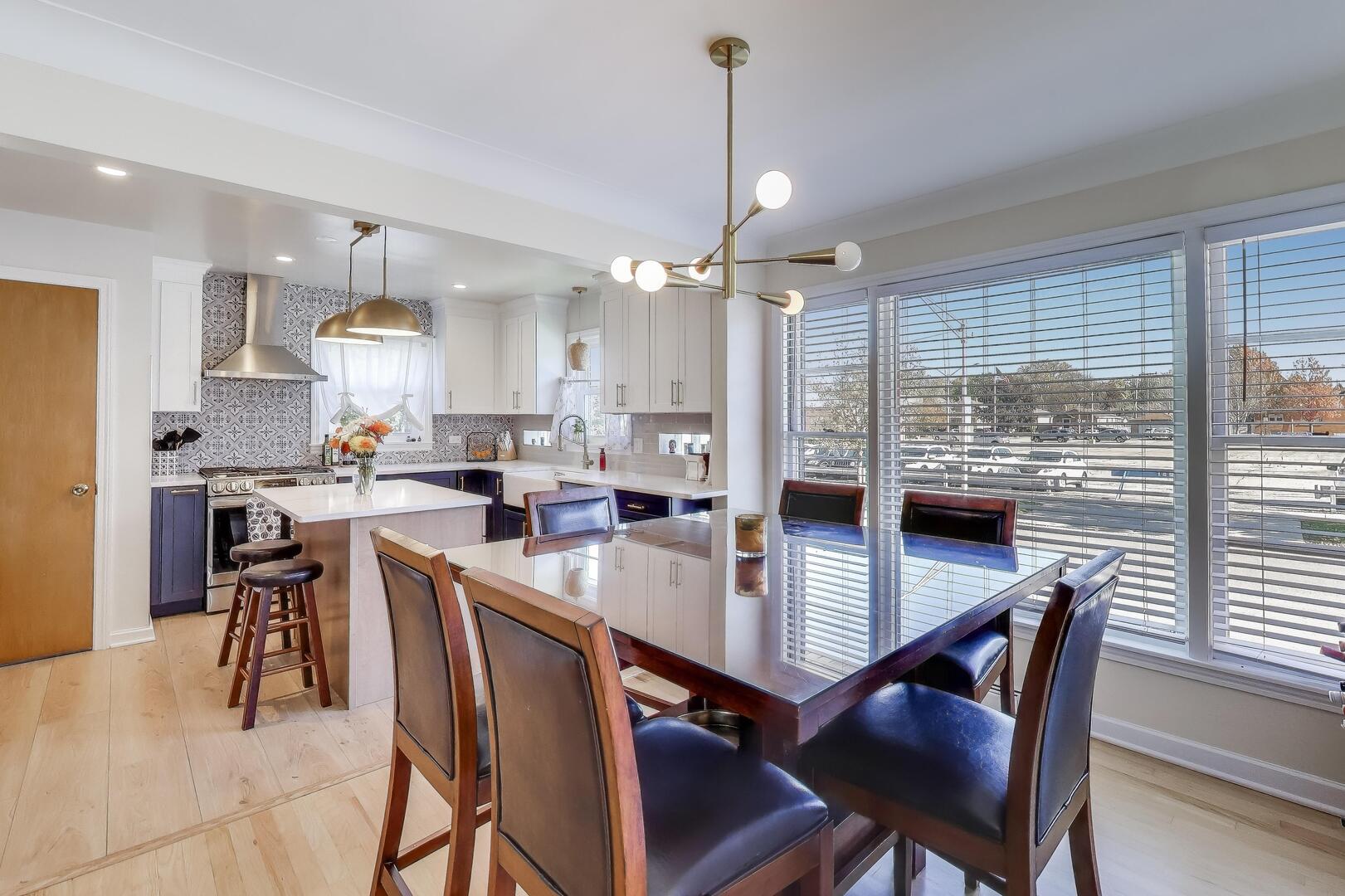 Undisclosed Address Chicago, IL 60655 - Photo 8 of 25 a view of a dining room and livingroom view