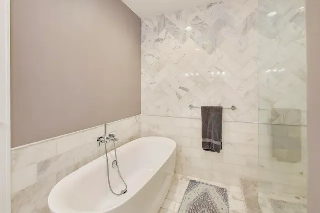 $1,450,000 | 2429 West Pensacola Avenue, Chicago, IL 60618