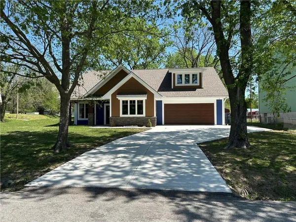 $429,000 | 920 North 14th Street, Leavenworth, KS 66048
