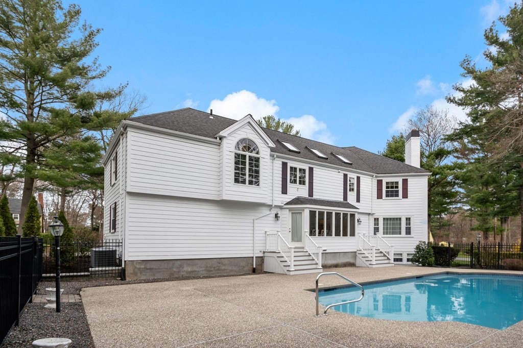 2 Huntingdon Road Lynnfield, MA 01940 - Photo 4 of 41 Gallery Image 4