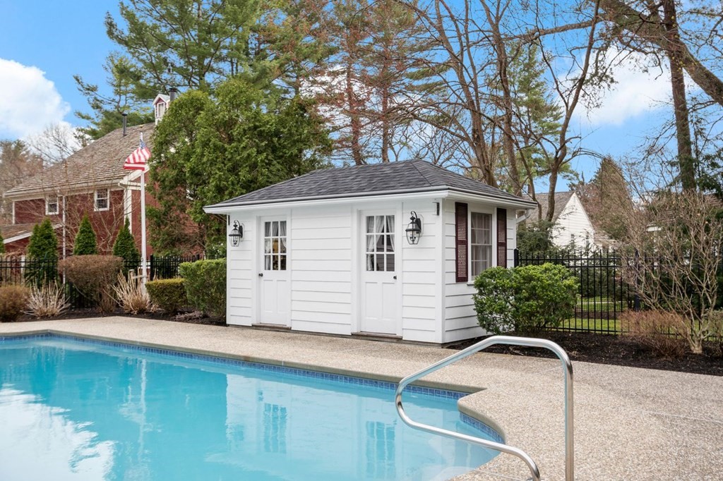 2 Huntingdon Road Lynnfield, MA 01940 - Photo 5 of 41 Gallery Image 5