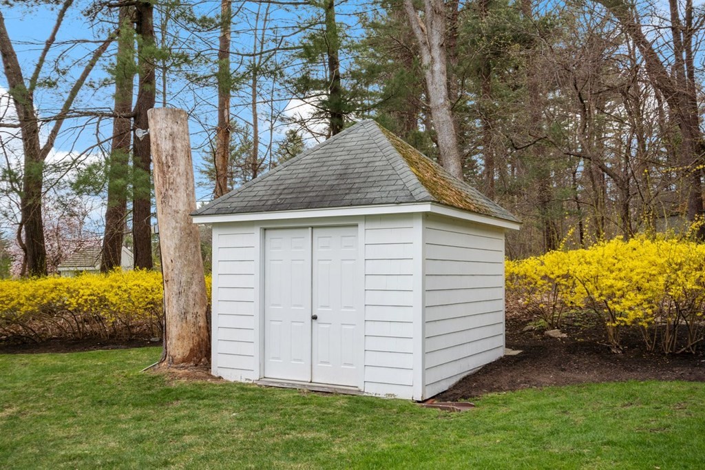 2 Huntingdon Road Lynnfield, MA 01940 - Photo 6 of 41 Gallery Image 6