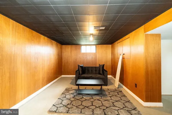 a view of utility room