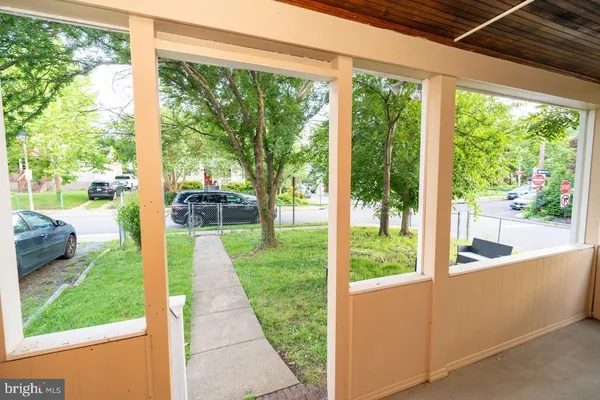 $4,995 | 1037 16th Street South, Arlington, VA 22202