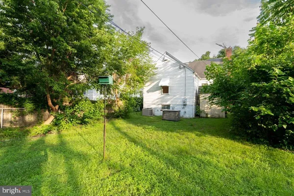 $4,995 | 1037 16th Street South, Arlington, VA 22202