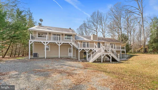$950,000 | 215 Lakewood Landing Drive, Bumpass, VA 23024
