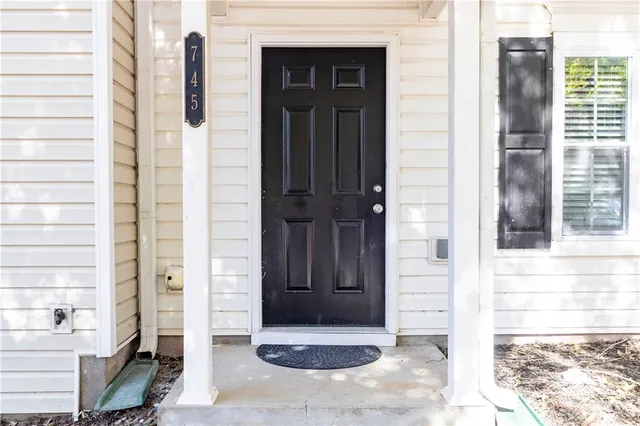 $249,000 | 745 Crestwell Circle, Atlanta, GA 30331