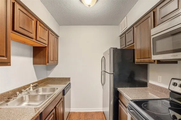 $2,500,000 | 150 South Main Street, Euless, TX 76040