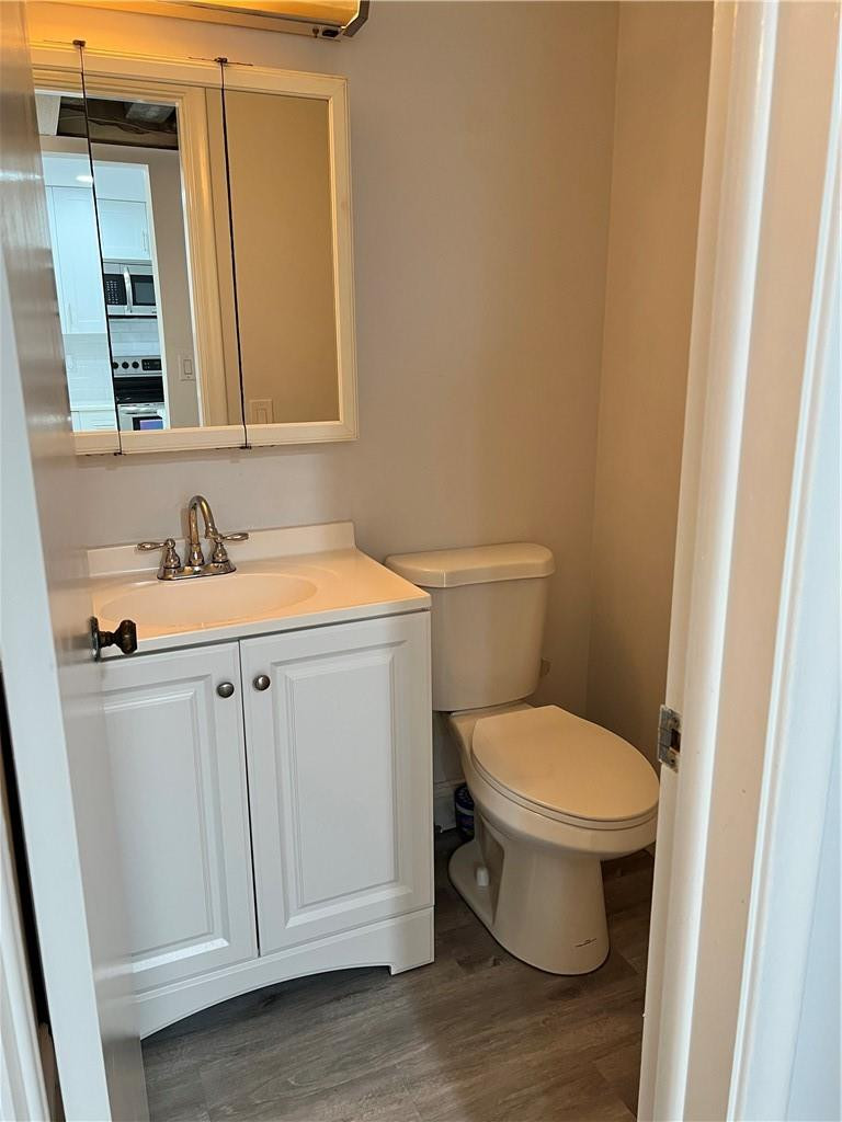 400 Northeast 20th Street, Unit B109 Boca Raton, FL 33431 - Photo 14 of 20 Half bath