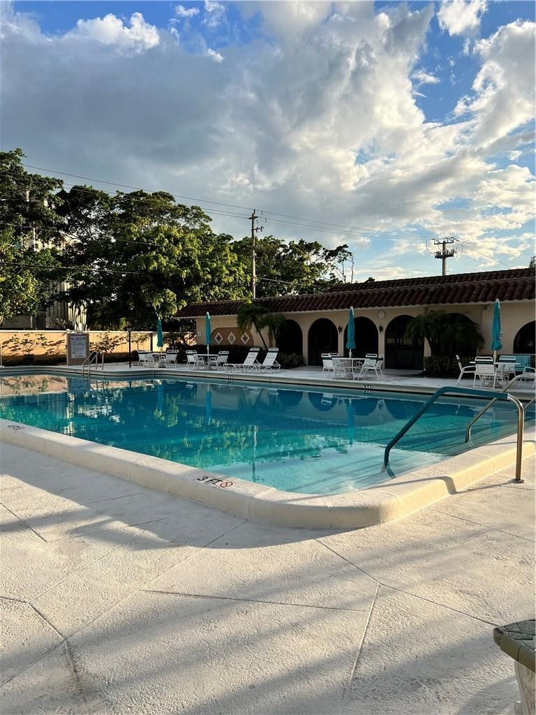 400 Northeast 20th Street, Unit B109 Boca Raton, FL 33431 - Photo 19 of 20 Pool and clubhouse