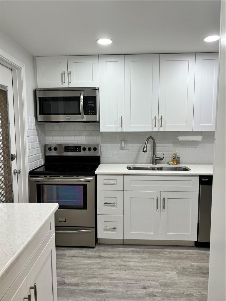 400 Northeast 20th Street, Unit B109 Boca Raton, FL 33431 - Photo 3 of 20 Updated kitchen