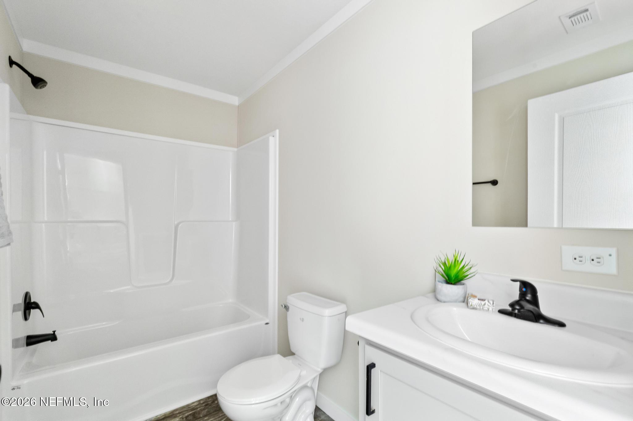 5333 Chicory Circle Middleburg, FL 32068 - Photo 33 of 53 a bathroom with a sink toilet and bathtub