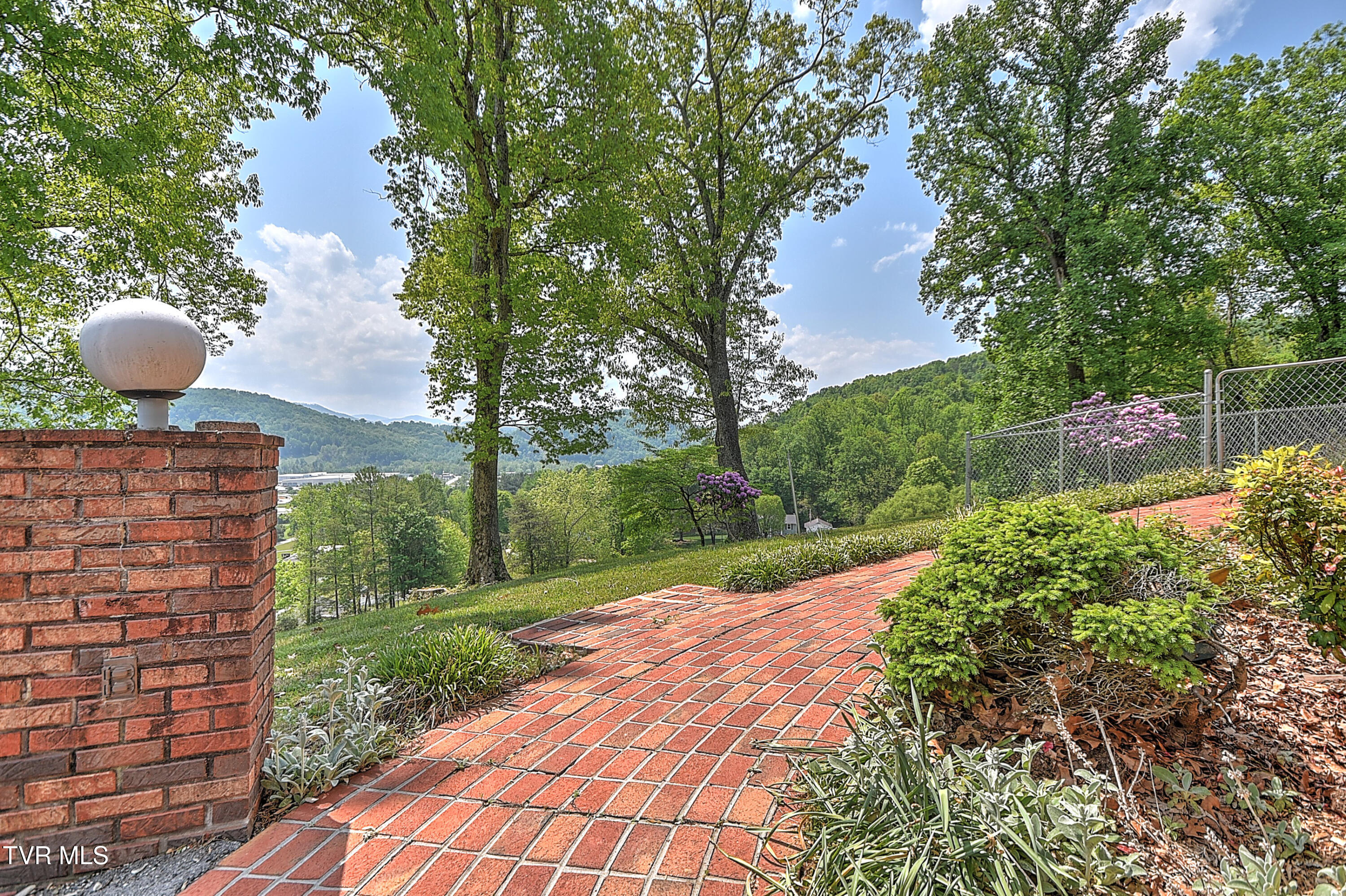 161 Judge Ben Allen Road Elizabethton, TN 37643 - Photo 58 of 88 161 Judge Ben Allen LC-52