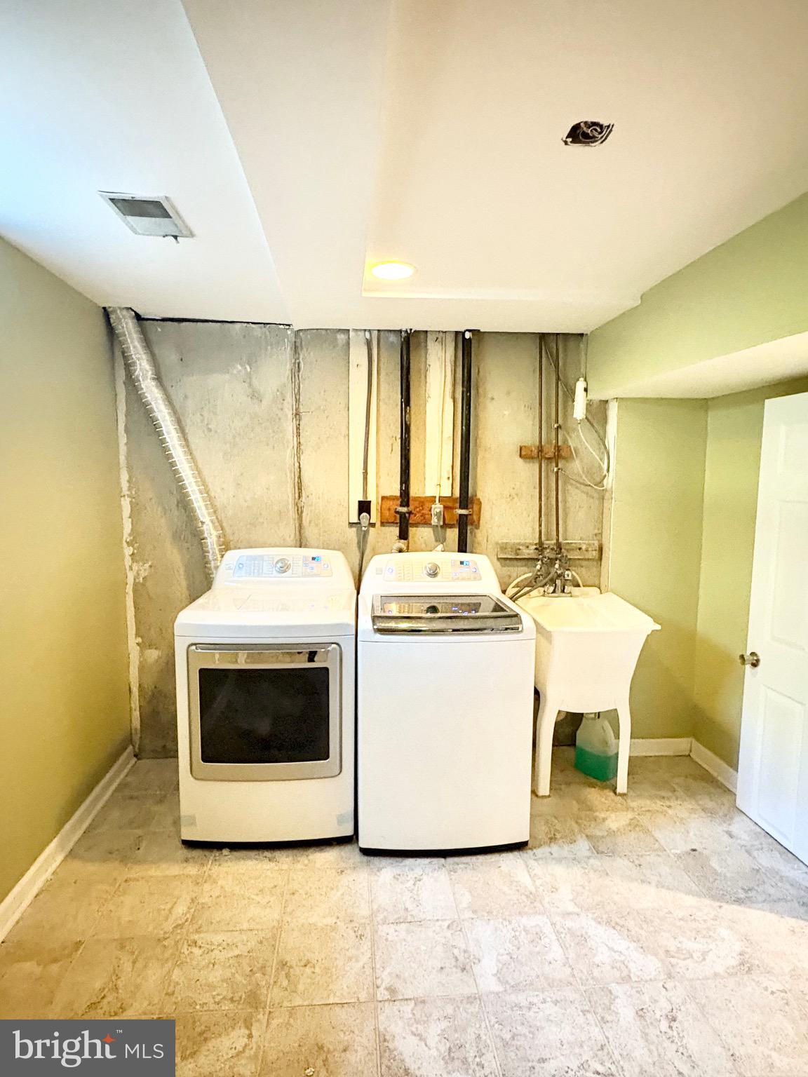 5218 Kenstan Drive Temple Hills, MD 20748 - Photo 22 of 28 Laundry