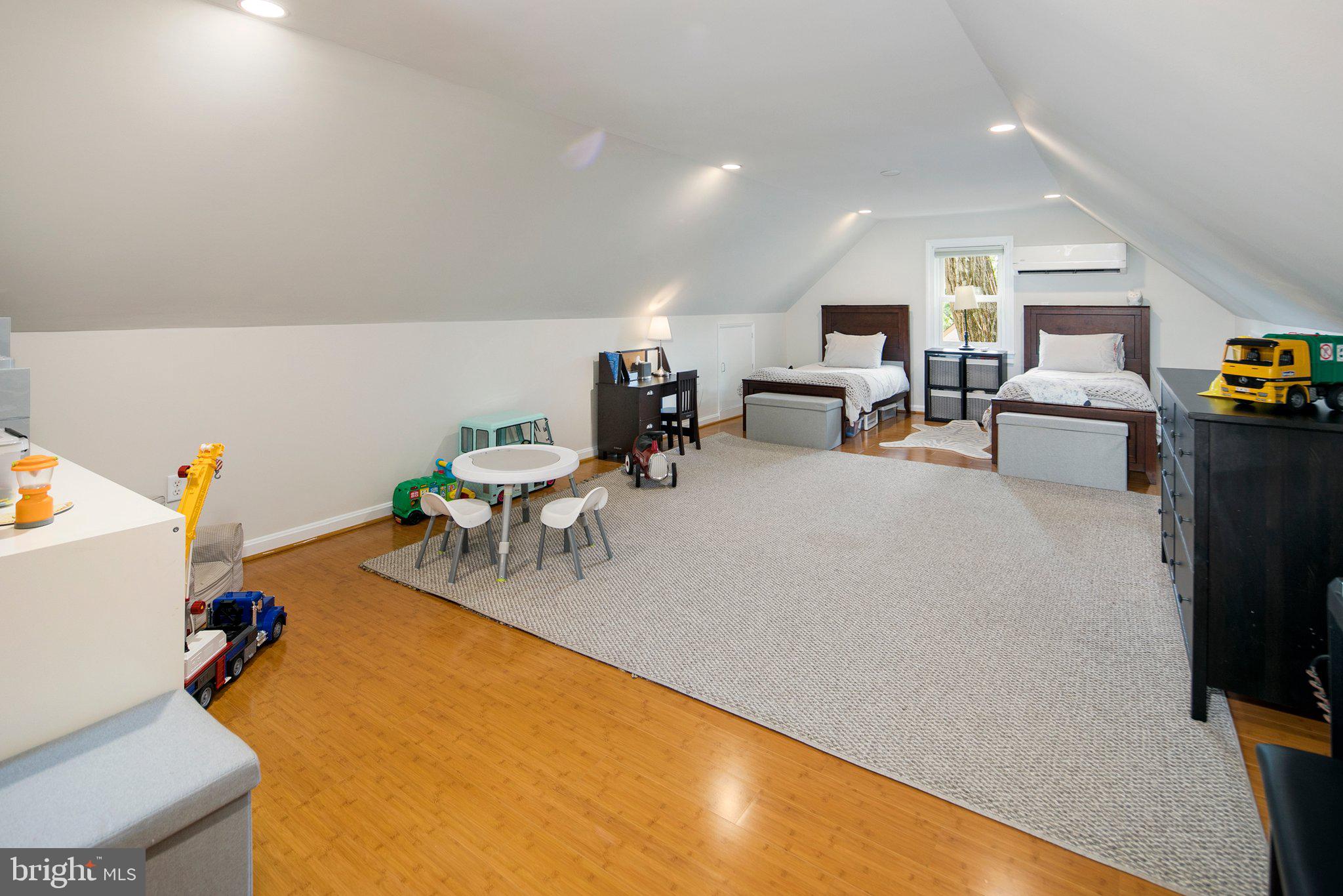 8215 Cedar Street Silver Spring, MD 20910 - Photo 16 of 45 Gallery Image 16