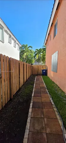 $877,777 | 16448 Southwest 67th Terrace, Miami, FL 33193