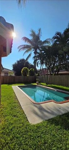 $877,777 | 16448 Southwest 67th Terrace, Miami, FL 33193