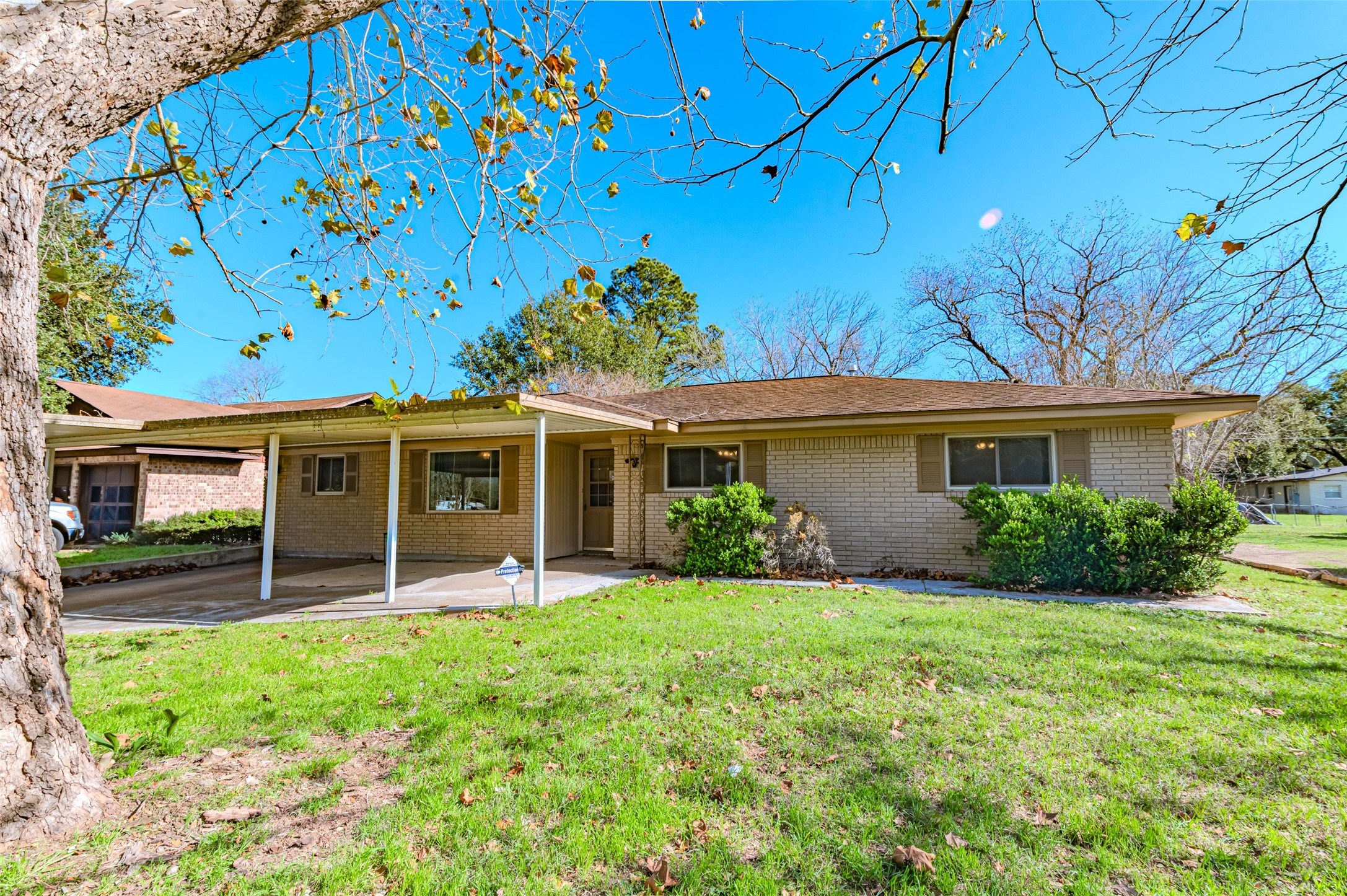 1126 10th Street Hempstead, TX 77445 - Photo 1 of 34 front view of a house with a yard