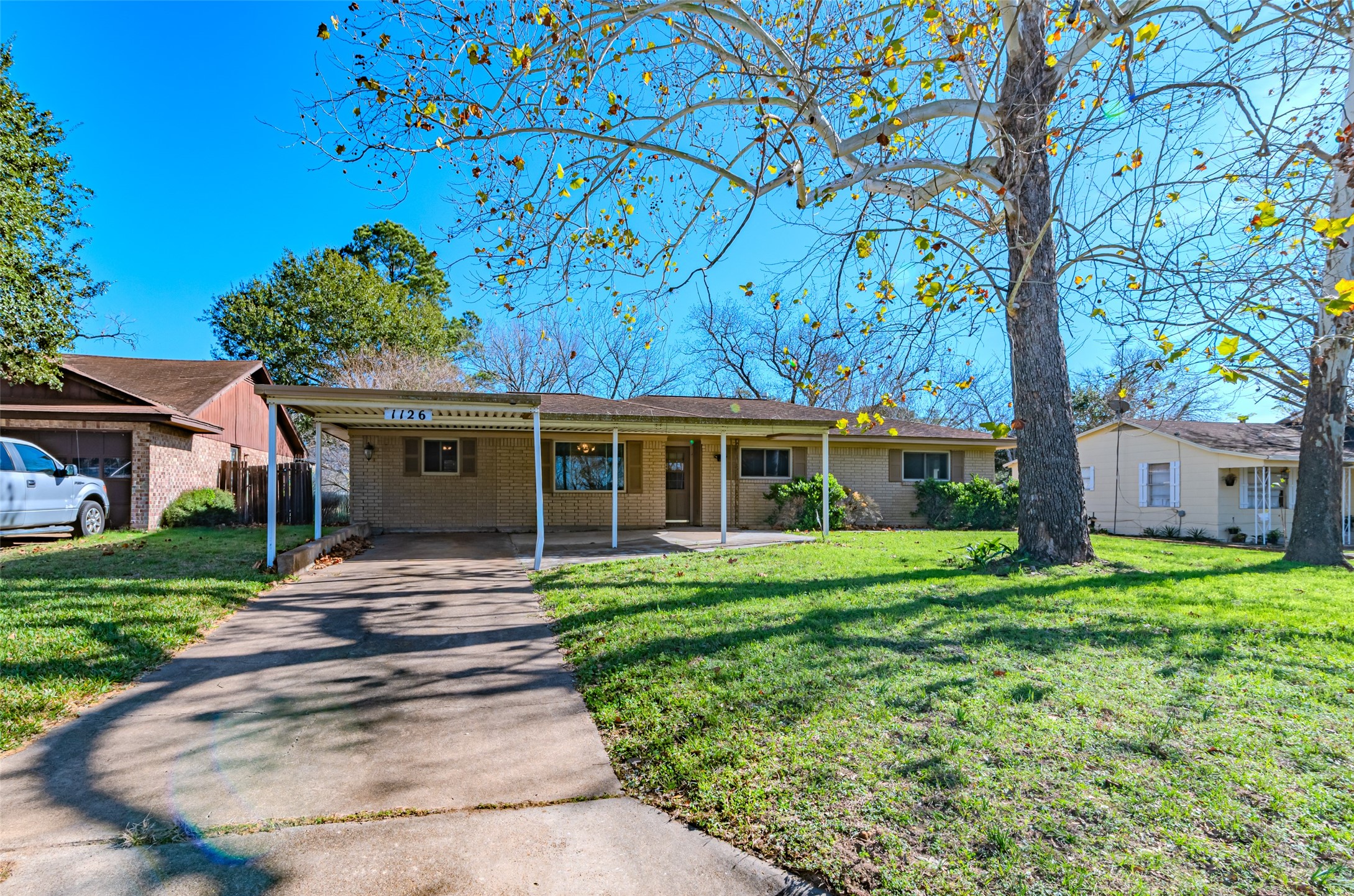 1126 10th Street Hempstead, TX 77445 - Photo 2 of 34 a front view of a house with a garden