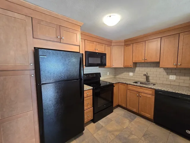 $2,200 | 194 Lincoln Street, Unit 4, Stoughton, MA 02072
