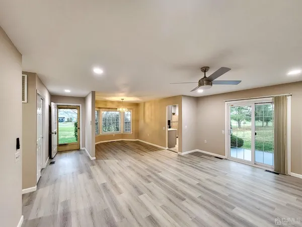 $2,500 | 3 D John Adams Court, Monroe Township, NJ 08831