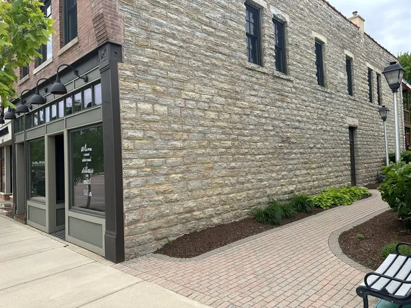 $1,600 | 129 South Batavia Avenue, Unit 2EAST, Batavia, IL 60510