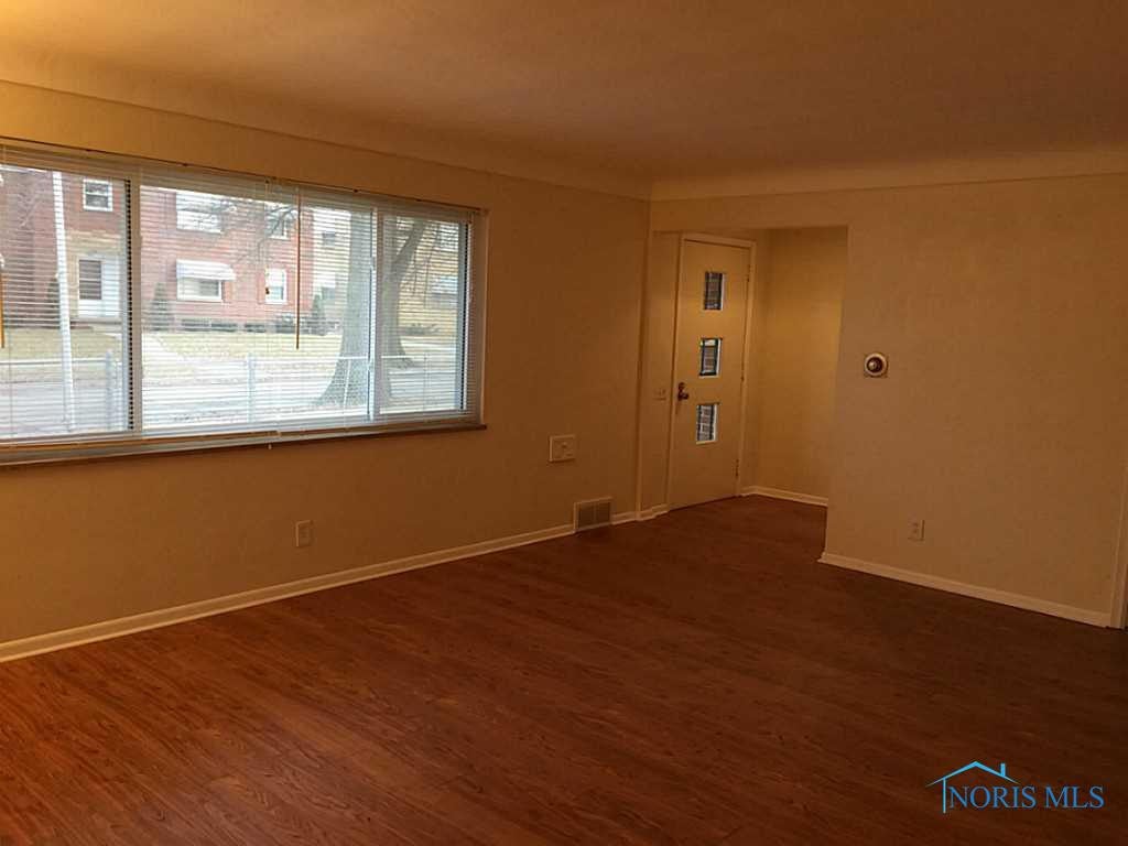 2159 Fairfax Road Toledo, OH 43613 - Photo 6 of 15 Living Room.